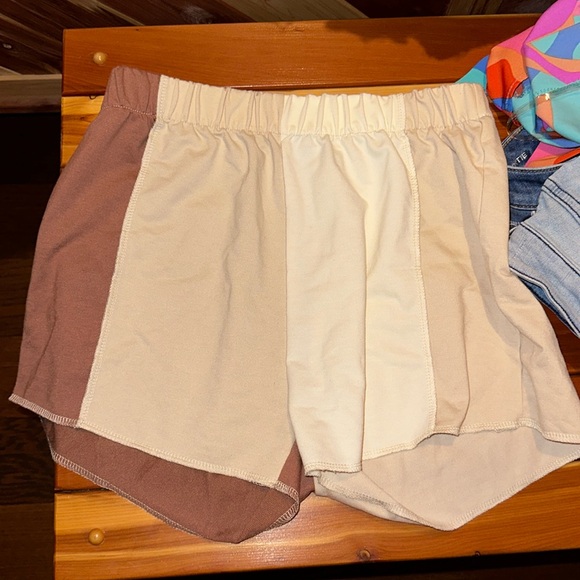 Amazon Pants - Amazon color block shorts